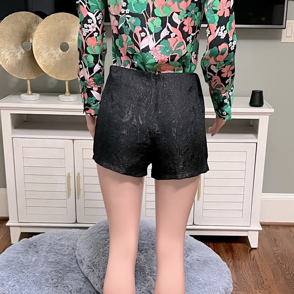 “Dark Knight” Black Paisley Print Shorts. Size M. Great Fit! NWT! - Picture 3 of 4